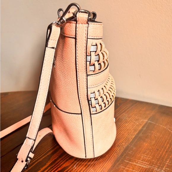 Joe’s Jeans Pink Woven Bucket Bag Crossbody EUC - Picture 3 of 14